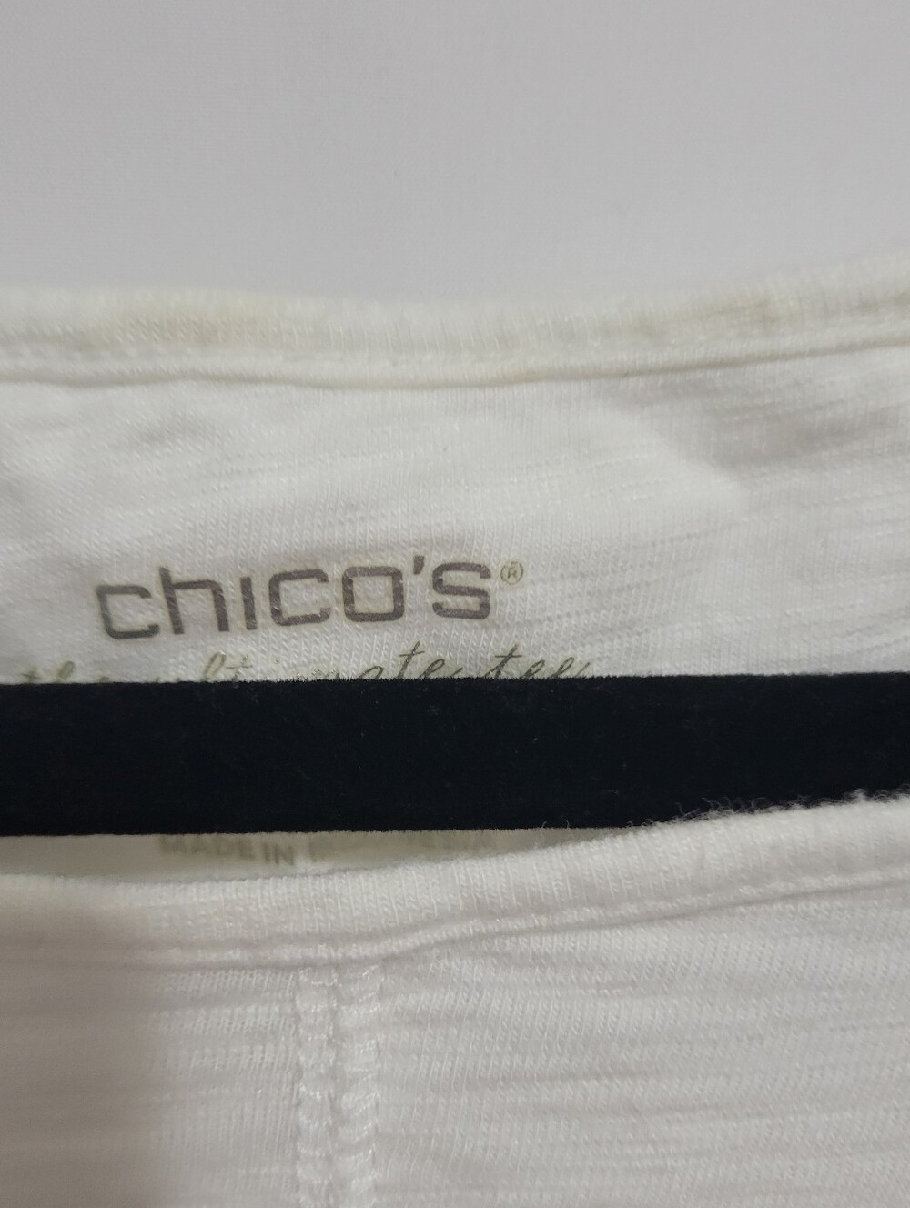 Chico's White Short-Sleeve Scoop Neck The Ultimate Tee with Pockets. Size 1 (M) - Picture 3 of 3
